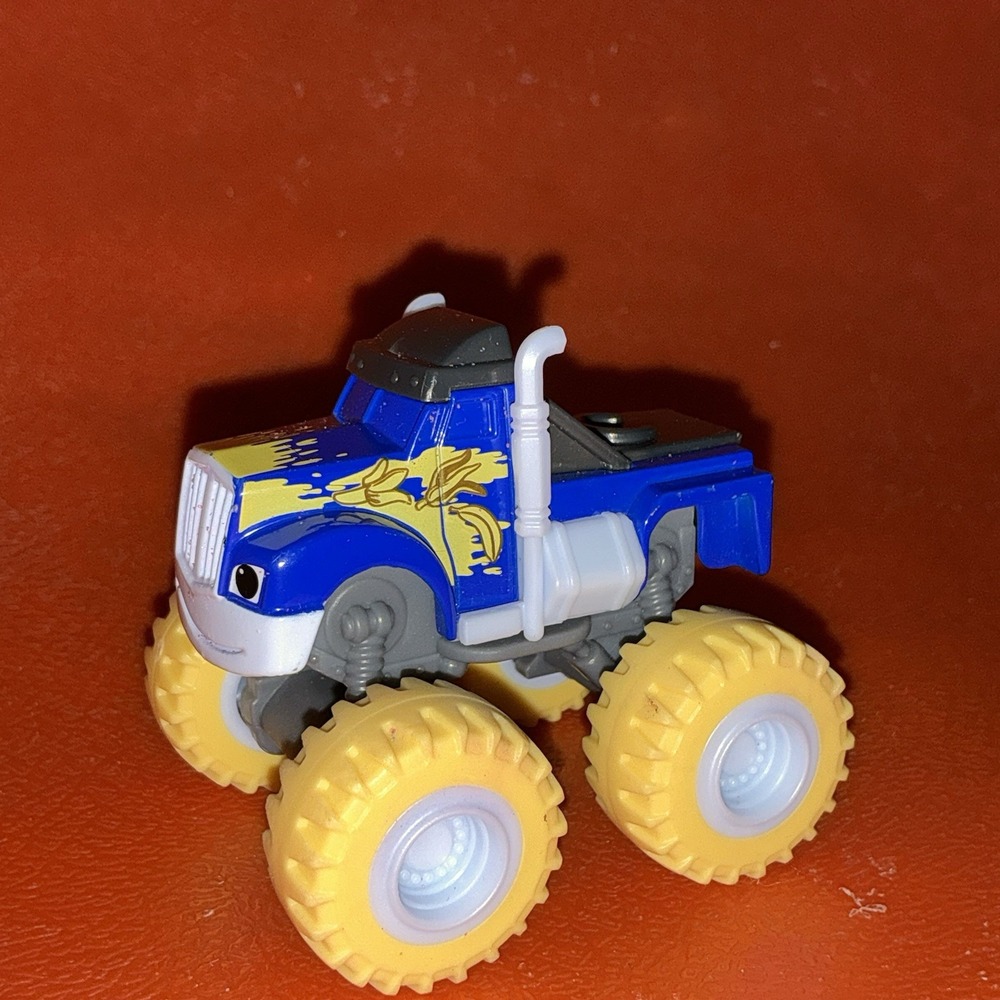 Blaze and the Monster Machines Banana Crusher Truck  DKV74 Blue Yellow